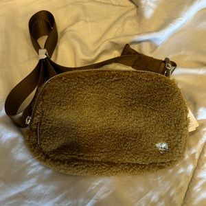 lululemon everywhere belt bag
